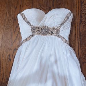 WHITE SHERRI HILL STRAPLESS GOWN